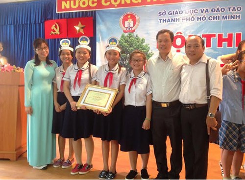 Trường THCS Phong Phú đạt giải Nhất Hội thi về giáo dục môi trường cấp thành phố 5/5/2016.